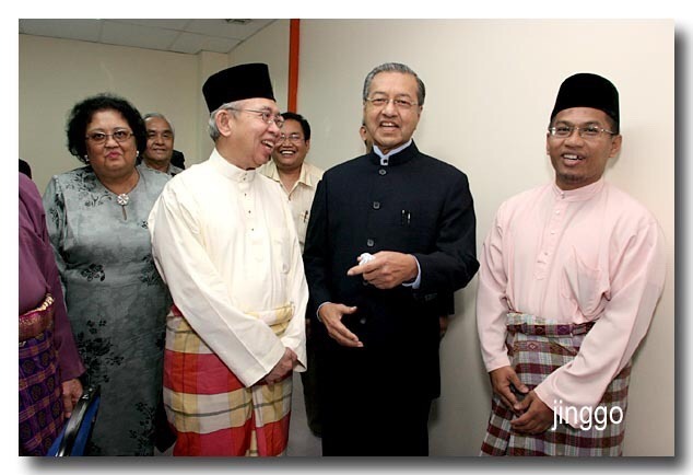 Baju Raya Kerabat Johor / 15 Trend Terbaru Baju Melayu Teluk Belanga ...