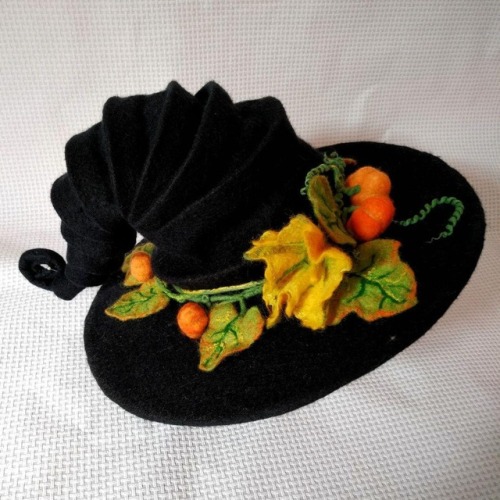 sosuperawesome:Hats and ScarvesWitchery Store on EtsySee...