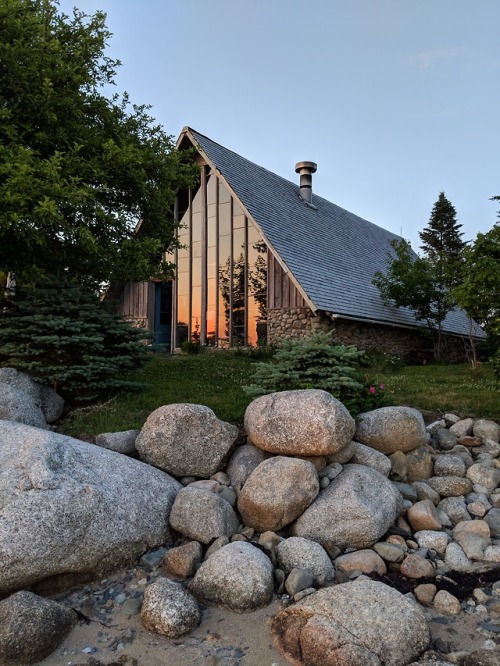 cabinporn:This summer our friend Inga Hansen invited us to her...