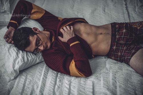 trousertrophies:Sexy Harry Potter