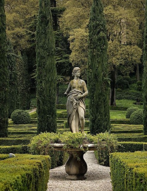 ghostlywriterr:Palazzo e Giardino Giusti, Italy.  