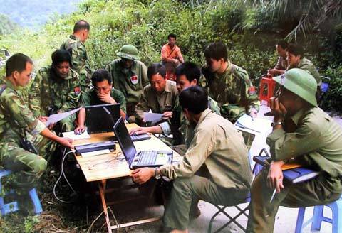 semperannoying:Vietnamese and Chinese soldiers trying to solve...