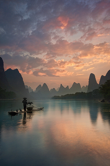 Li River sunrise, Guangxi, China (by Yan Zhang... - It's a beautiful world