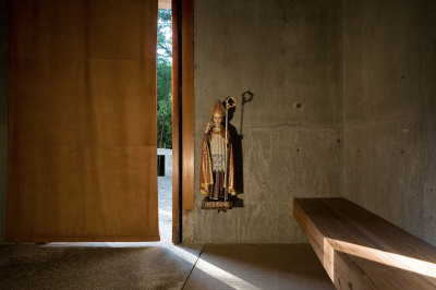 subtilitas:<br /><br />Alvaro Siza - Chapel in St. Ovídio Farm, Lousada 2002. Via, photos © Fernando Guerra. 