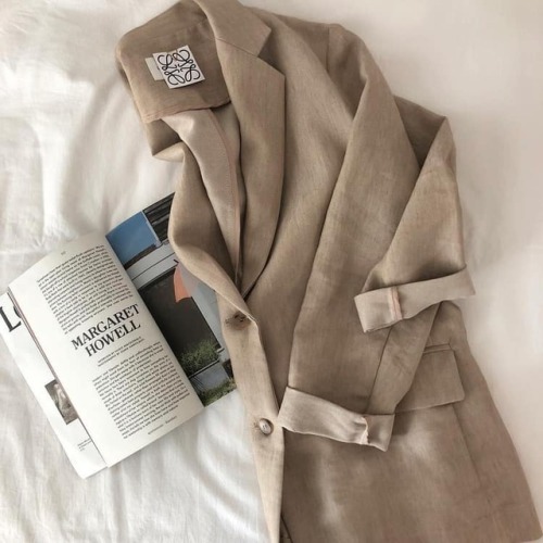 q upload instagram coat trench coat brown coat beige coat fashion outfit clothing clothes style ootd book novel magazine writing reading white sheets white white aesthetic beige beige aesthetic beige clothing beige fashion aes aesthetic minimal minimalism minimalist