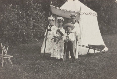 romanovsonelastdance:Alexei Nikolaevich with his cousins...