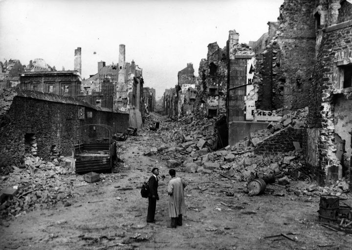 Brest, France, 1944. 1.Depuis le bas de la rue de... - LEGACY-OF