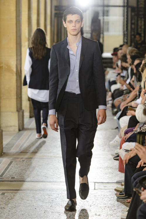 OFFICINE GENERALESpring/Summer 2018 collectionPARIS MENSWEAR