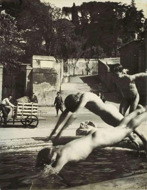 beachsunshinefun:Ph. Sem Presser - Fountain - Lungotevere...