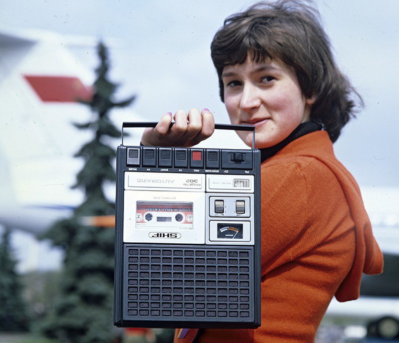 Skif-302 portable cassette player. Photo by A. Gershberg, 1979.