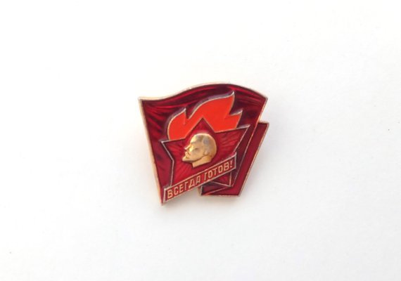 sovietpostcards:
“Senior Pioneer badge
”