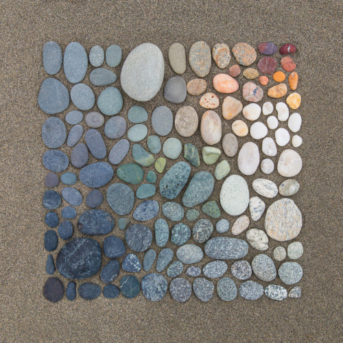 thingsorganizedneatly:Beach rocks