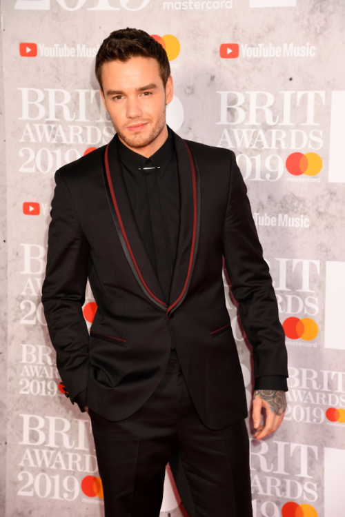 liam-93-productions:Liam at the BRIT Awards red carpet (x)