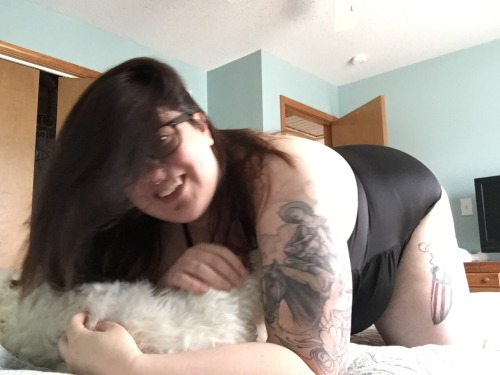 fireflysub:When you try to take sexy fat pics and the idiot dog...