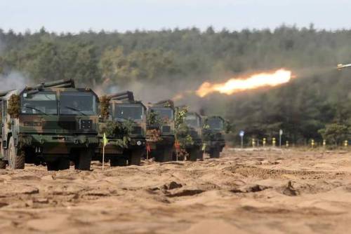 bmashine:Polish MLRS wr-40 langusta and a 155-mm artillery was...