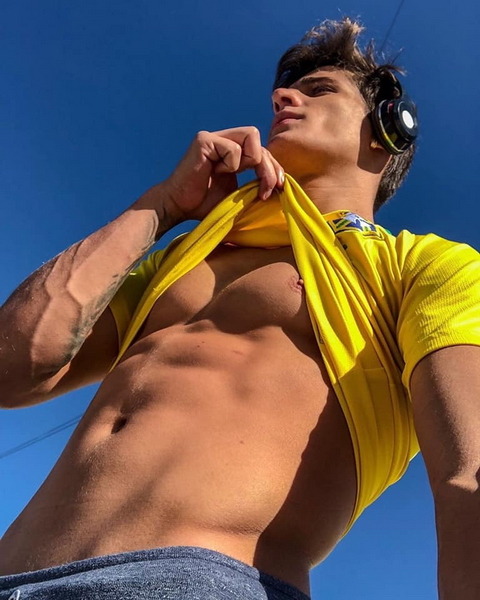 hunks4you:
“Follow https://hunks4you.tumblr.com/
”