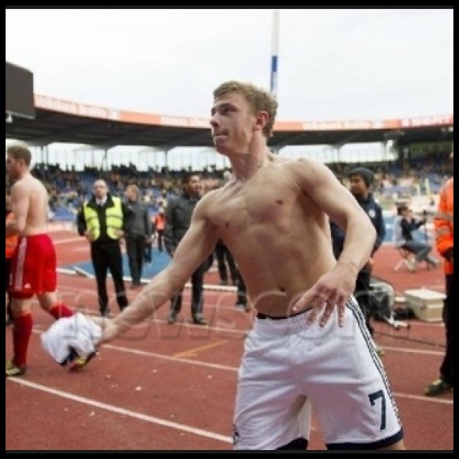 Max Meyer Oberkörper Max Meyer Oberkörper