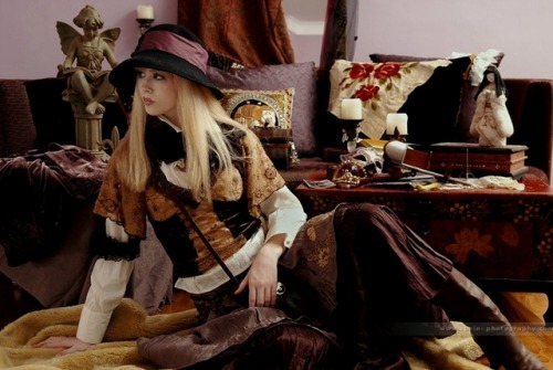 steampunk-blog:Steampunk #goth #cosplay #fashion