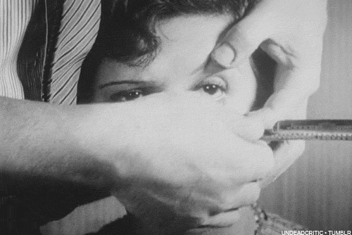 [Image: tumblr_mr75ryFLtR1sd1fu9o1_500.gifv]