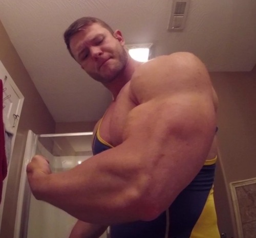 keepemgrowin:“Perhaps you should start with my big biceps.”