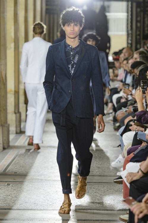 OFFICINE GENERALESpring/Summer 2018 collectionPARIS MENSWEAR