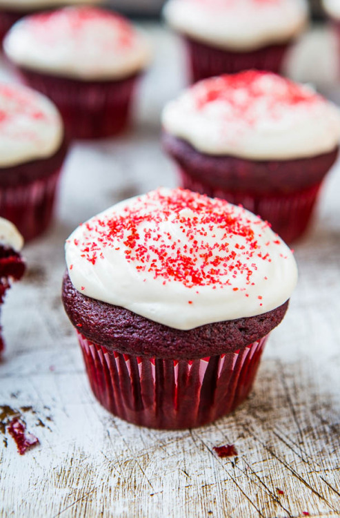 ugly–cupcakes:Red Velvet Cupcakes with Vanilla Cream Cheese...