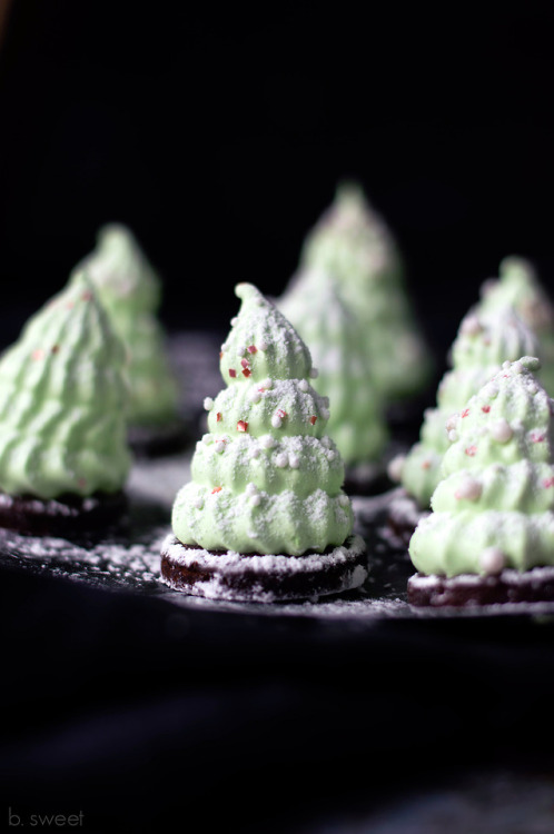 fullcravings:Mint Chocolate Marshmallow Christmas Tree Cookies