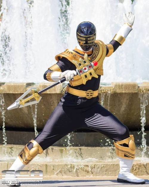 tokucosplay:Zeo Gold / KingRanger cosplayed by bigtrent07.