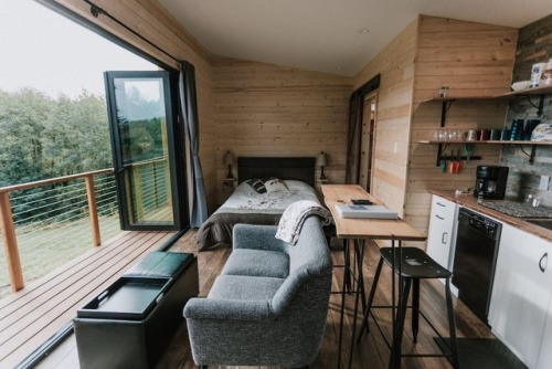 tinyhousetown:Mt Hood View Tiny House