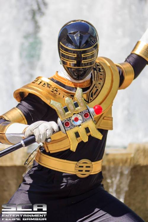 tokucosplay:Zeo Gold / KingRanger cosplayed by bigtrent07.