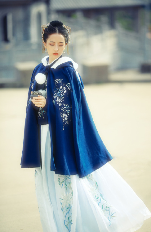 hanfugallery:Traditional Chinese hanfu by 钟灵记