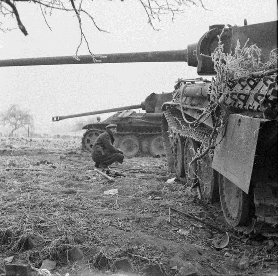 what tank battalion guarded 2nd armies headquarters at the battle of the bulge