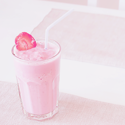 mochi-bunnies:strawberry milkshake