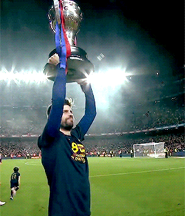 إحتفال برشلونة بلقب الدوري لموسم 2018/2019 في الكامب نو  Tumblr_pqo804xnfW1rf0fpjo1_400