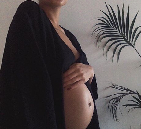 minimalistgrufti:Jennifer GlacéePregnancy goals !!