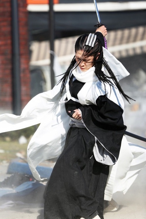 shanghiman:Ryo Yoshizawa as Uryu IshidaTaichi Saotome as Renji...