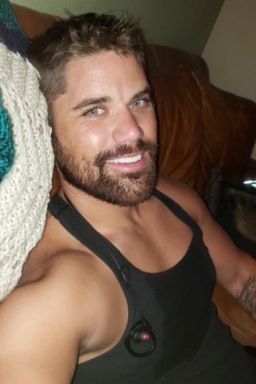 @DutchHairyGayLover