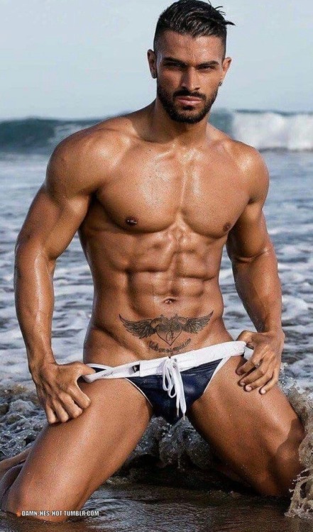 damn-hes-hot:DAMN HE’S HOT!Follow for daily pics of hot men -...