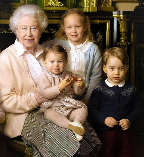 queen elizabeth princess charlotte savannah phillips prince george british royal family royal family england uk 2016 birthday 90th birthday queen& 039;s birthday