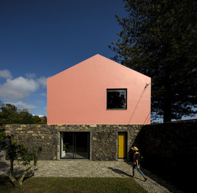 Pink House / Mezzo Atelierph: Fernando Guerra