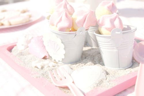 sapphicshimmers:‘Beach Baby Party’ sugar cookies and meringues...