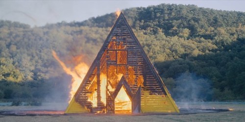 midsommar fire triangle house에 대한 이미지 검색결과