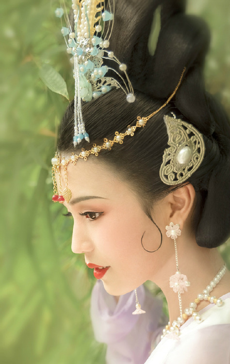 hanfugallery:Traditional Chinese hanfu by 公子芸_