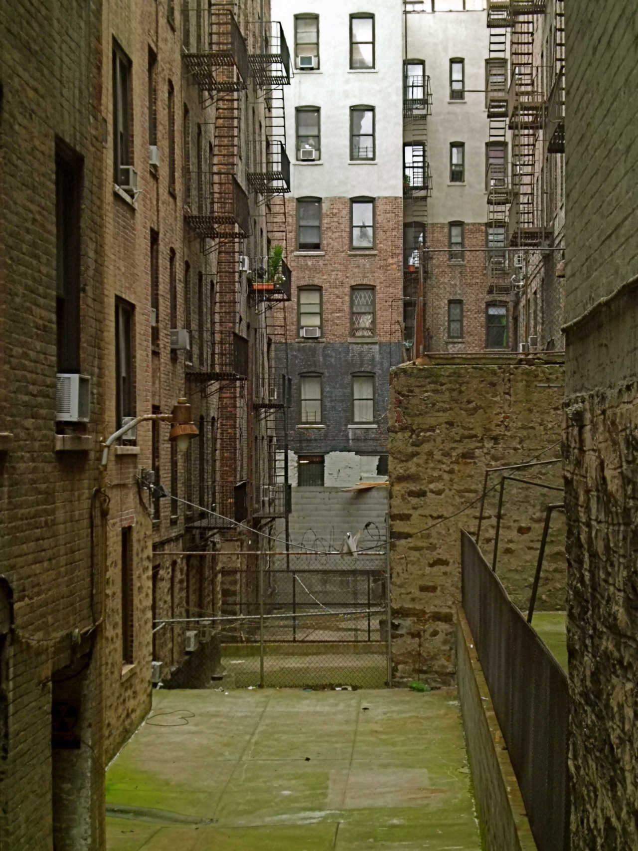 Wandering New York, An alleyway in Washington Heights.