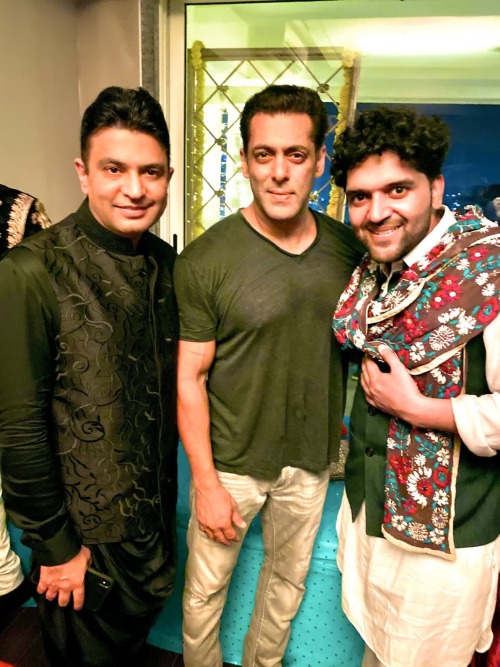 „★… Salman Khan cu Guru Randhawa și Bhushan Kumar La petrecerea Diwali a lui Krishan Kumar (26 octombrie 2019)! “