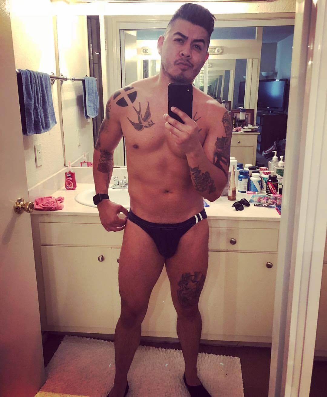 Looking good and feeling fine. Now it’s time to add more muscle. #bodypositive #hardworkpaysoffs #39yrsyoung #single #sorryfamilia #gaystagram #summerbodygoals