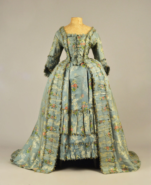 shewhoworshipscarlin:Robe a la francaise, 1770s.