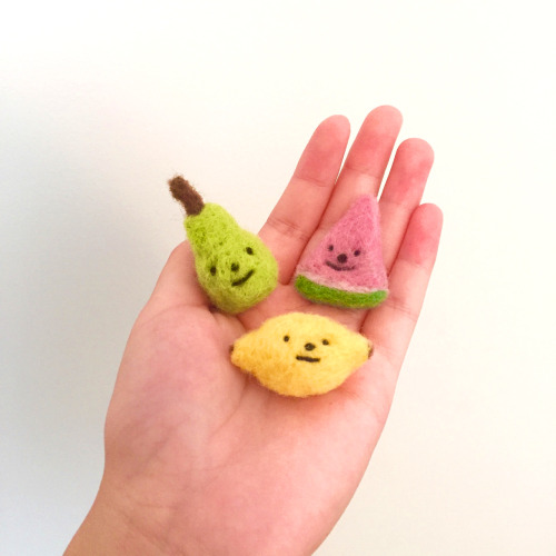 jxiaoo:fruit friends in felt form