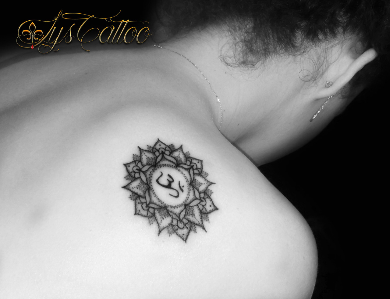 Lys Tattoo Tatouage Haut Du Dos épaule Femme Mandala Effet