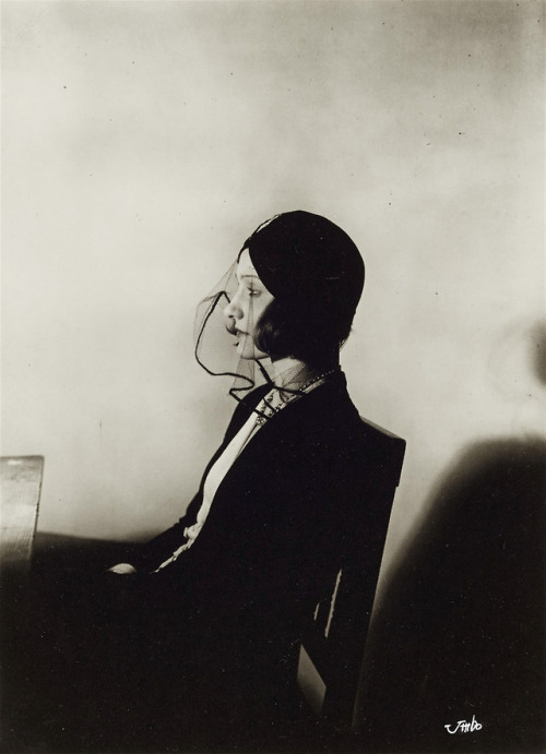 joeinct:Photo by Umbo (Otto Umbehr), 1927-30